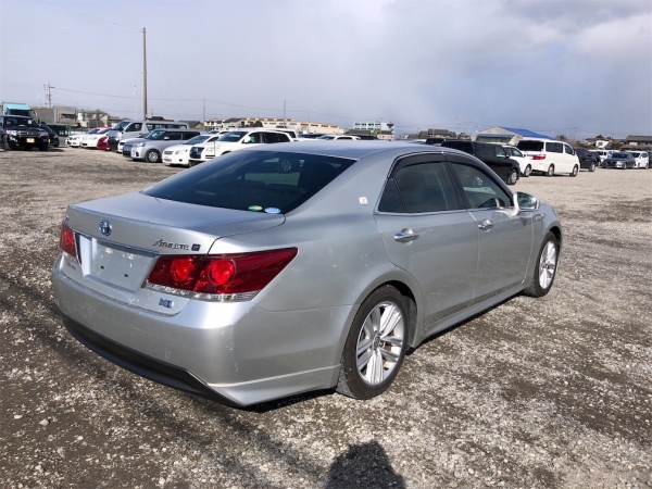 Toyota Crown Athlete S 2015