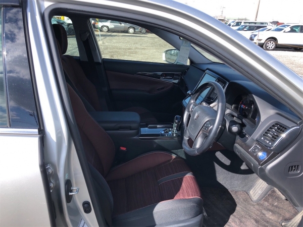 Toyota Crown Athlete S 2015