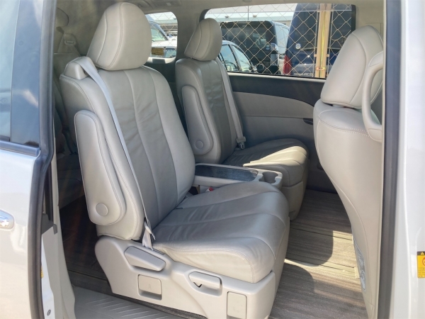 Toyota Estima G Leather - Package 2009