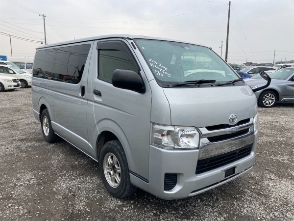 Toyota Regius Super GL package 2014