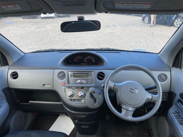 Toyota Sienta  X 2008